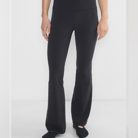 Aritzia Black High-Waisted Flare Leggings Butterluxe - Picture 1 of 3